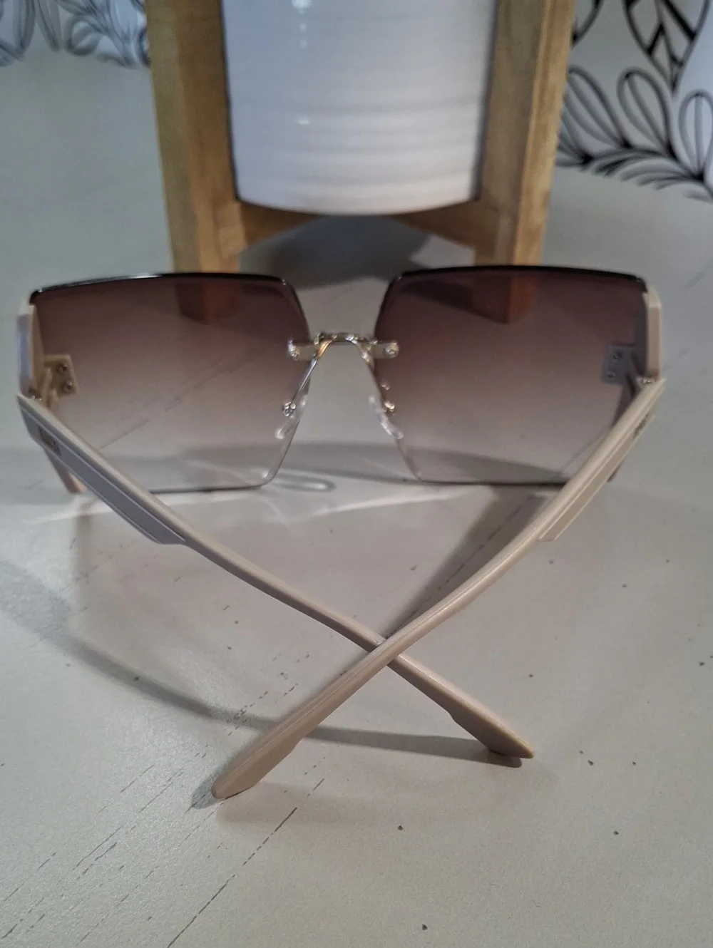 Gradiant Sunglasses & Case